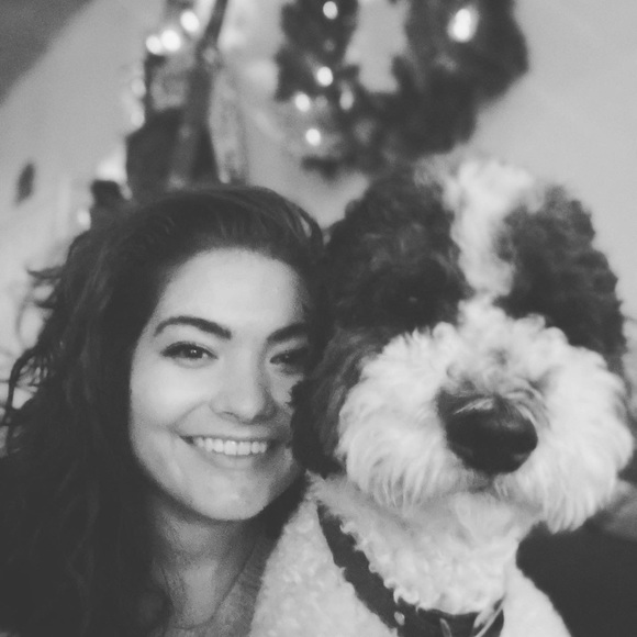 Meet your Posher, Emily - Picture 1 of 2